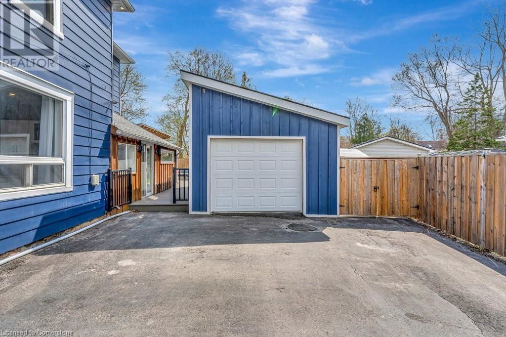 Photo de la propriété: 102 Poplar Avenue ON L7J 2E2