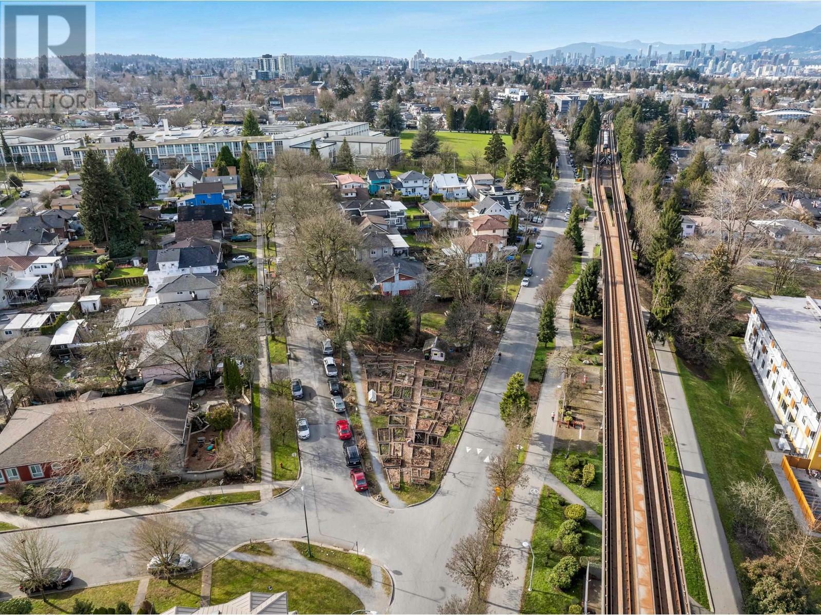 Property Photo:  2231 East 24th Avenue  BC V5N 2V3 