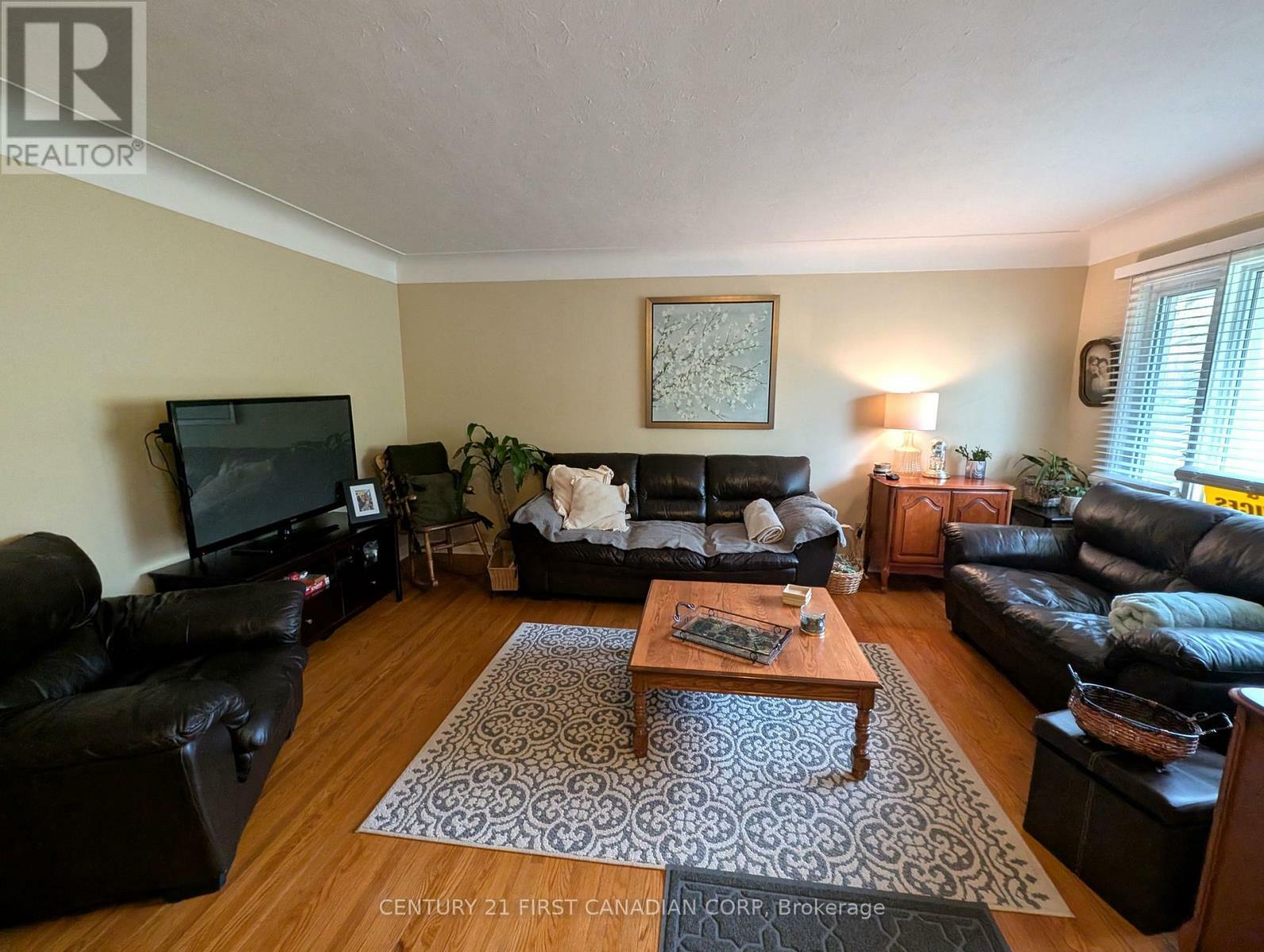 Photo de la propriété: 336 Drury Lane ON N7G 3G1