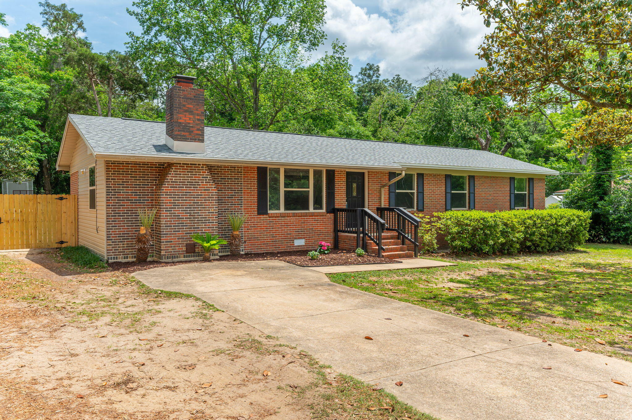 Property Photo: 699 Ridge Lake Road FL 32536