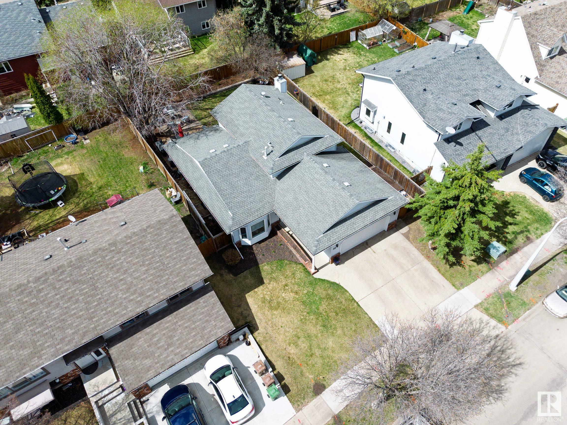 Property Photo: 35 Woodlands Road AB T8N 3S7