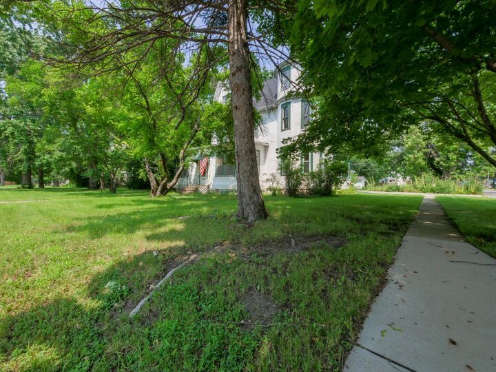 Property Photo:  1402 Broadway  MN 56296 