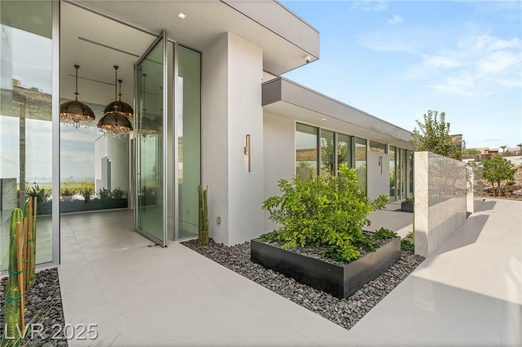 Property Photo: 3 Horseshoe Rock Court NV 89012
