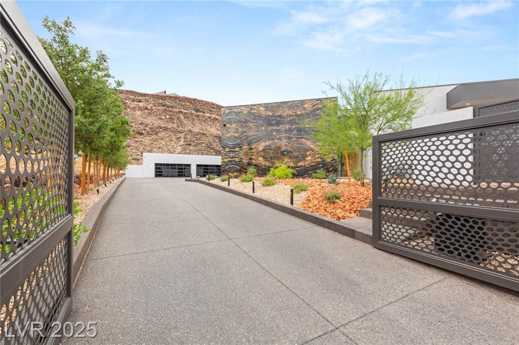 Property Photo: 3 Horseshoe Rock Court NV 89012