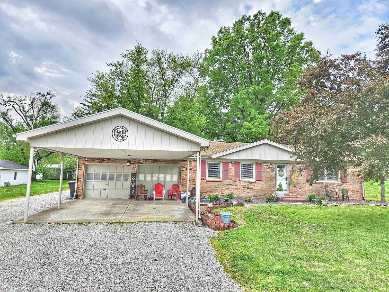 Property Photo: 4027 E Boonville New Harmony Road IN 47725-8397