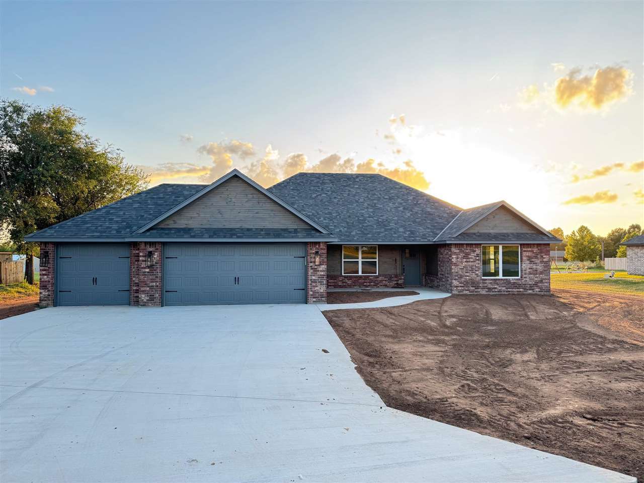 Property Photo: 113 Weaver Way OK 73541