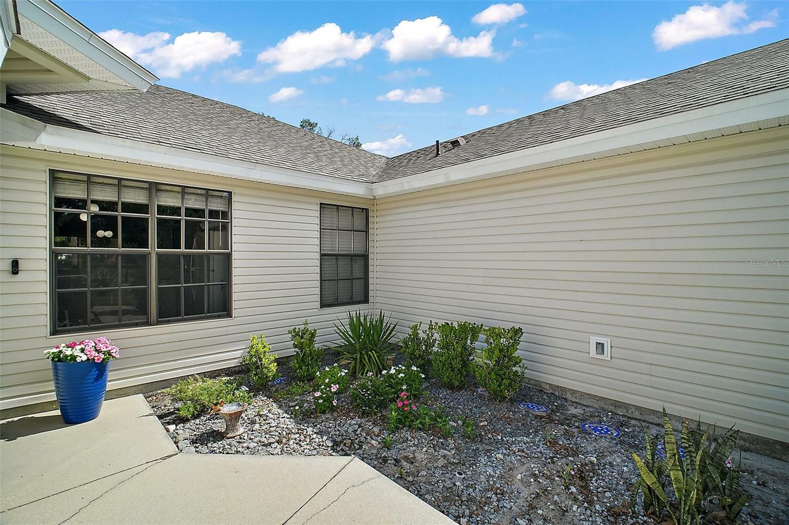 Property Photo: 579 Juniper Way FL 32778