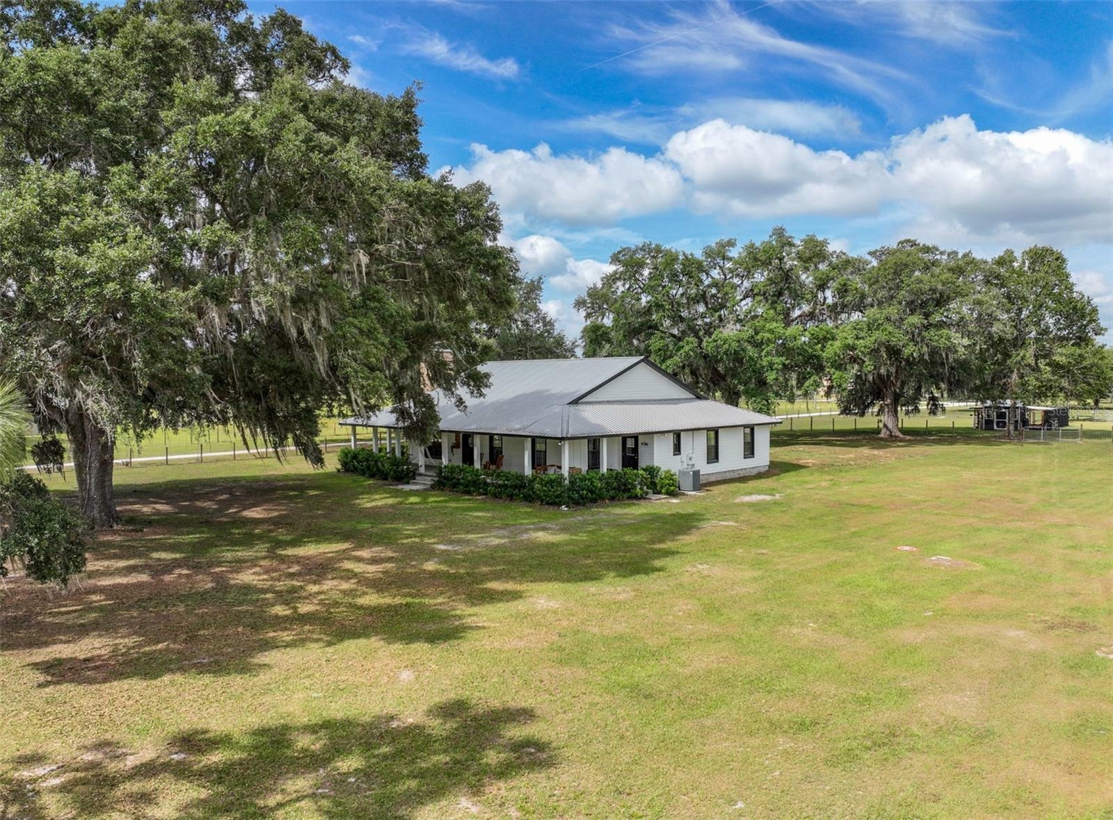 Property Photo: 1392 SW 103rd Avenue FL 33597