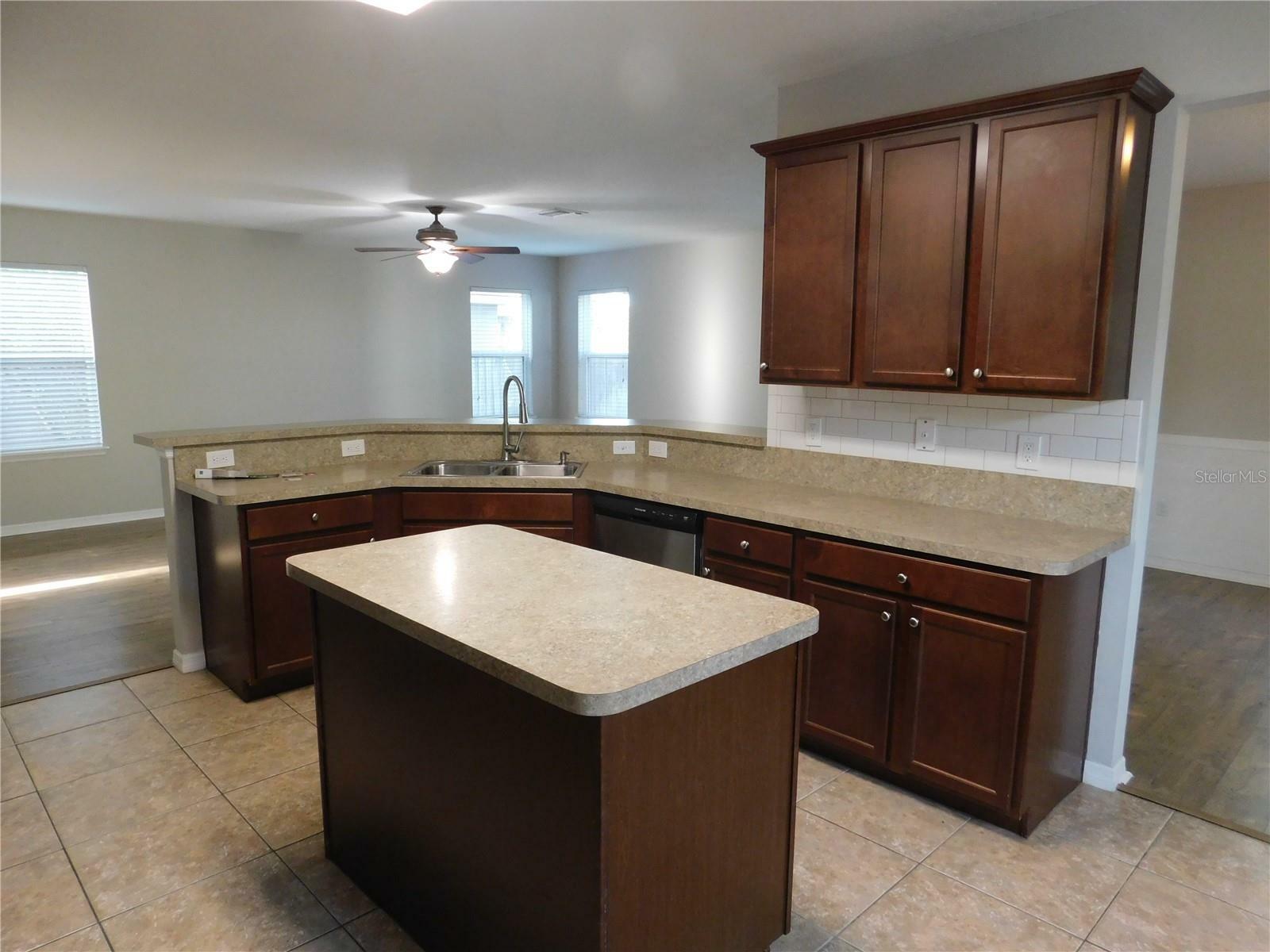 Property Photo: 6954 Glenbrook Drive FL 33811