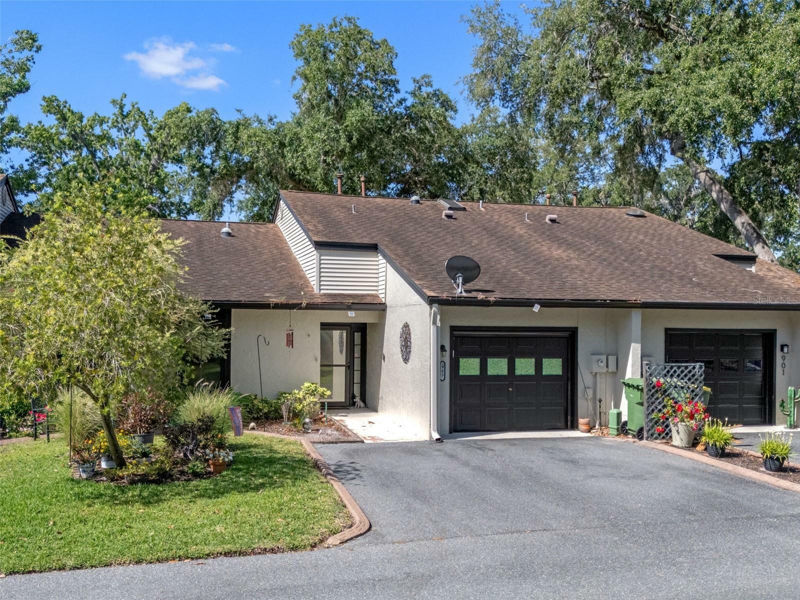 Property Photo: 903 Belle Oak Drive FL 34748