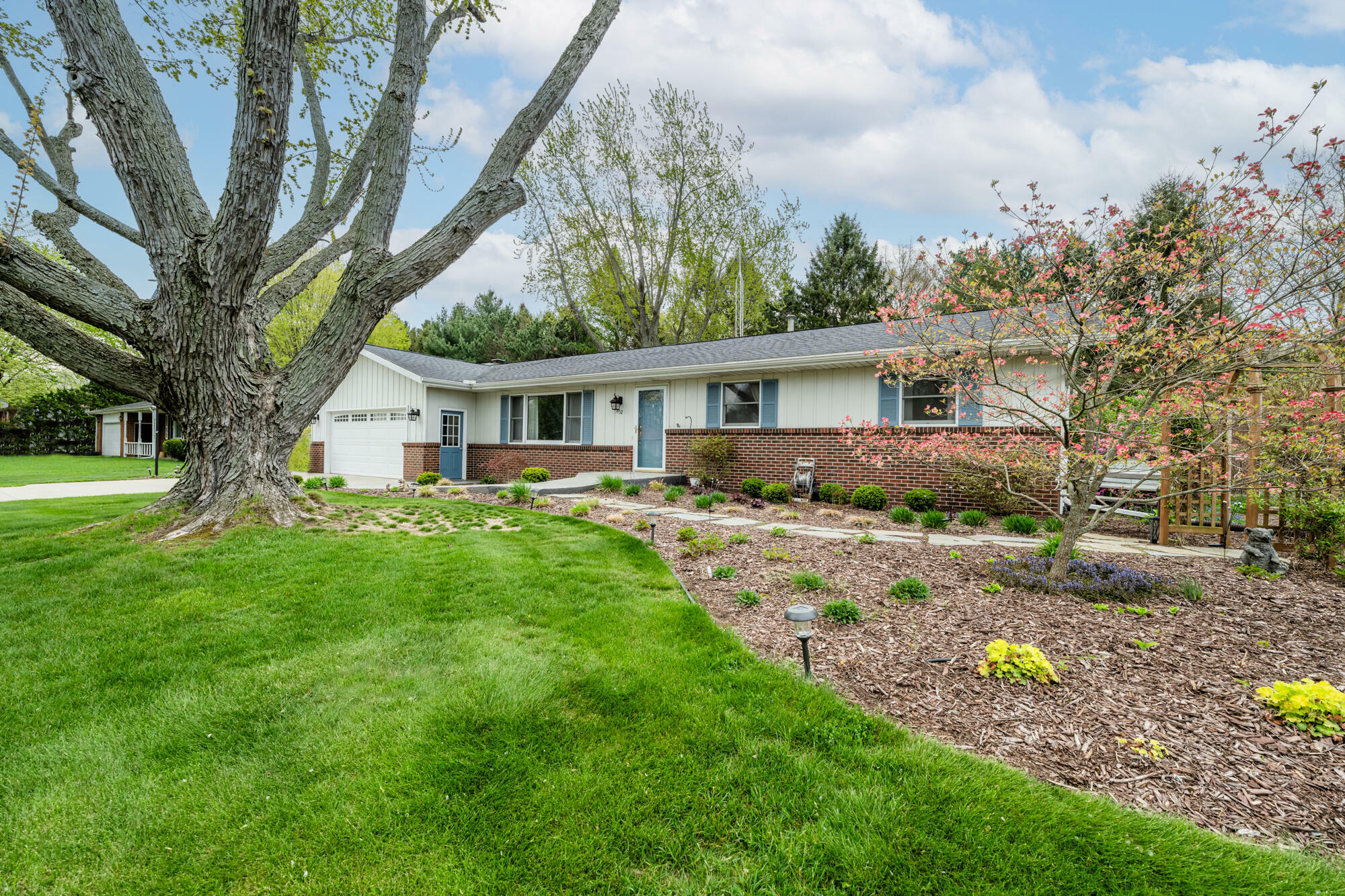 Property Photo: 1452 St Joseph Circle MI 49085