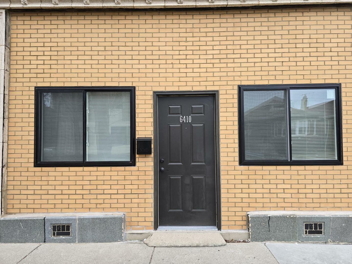 Property Photo: 6406 N Mozart Avenue 1 IL 60659