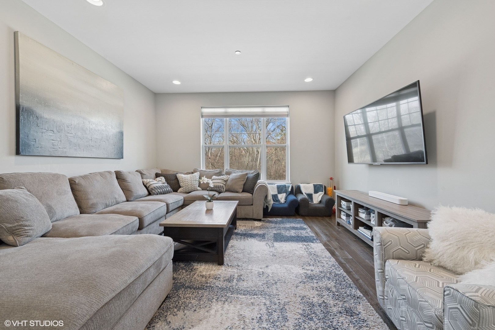 Property Photo: 16 E Heritage Court IL 60004