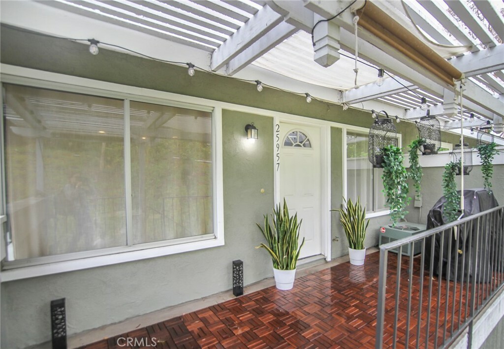 Property Photo:  25957 Via Pera C4  CA 92691 