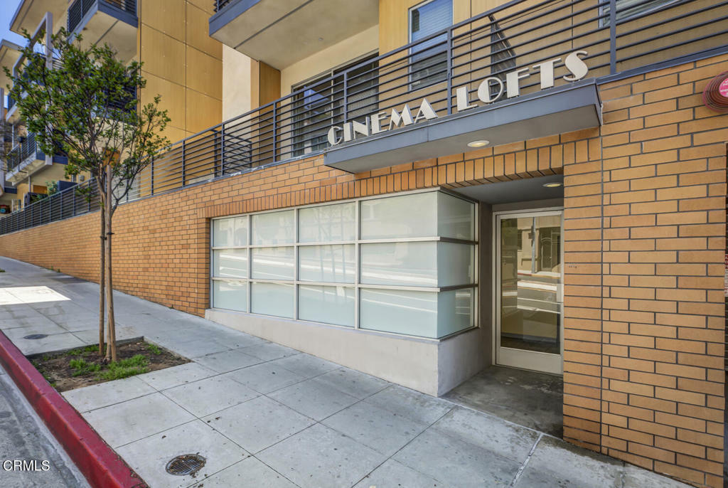 Property Photo: 217 S Marengo Avenue 404 CA 91101