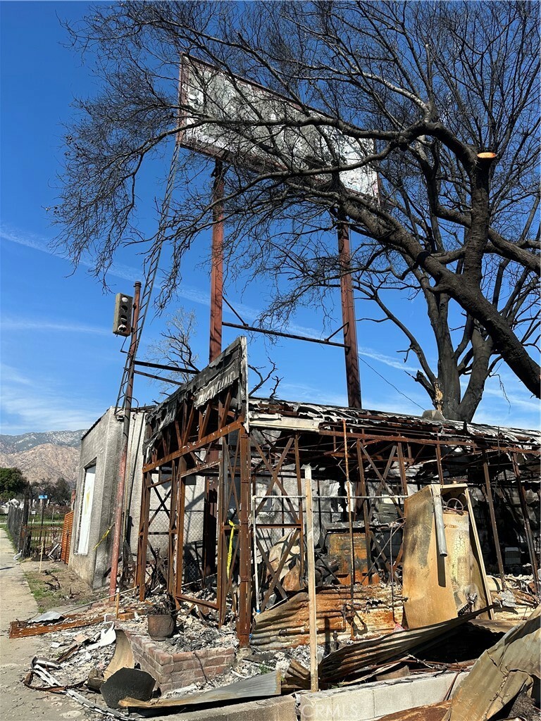 Property Photo:  2696 Fair Oaks Avenue  CA 91001 