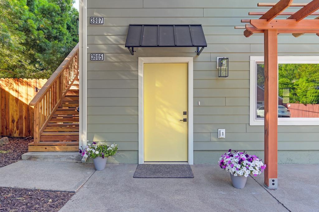 Property Photo:  3907 D Street  CA 95819 