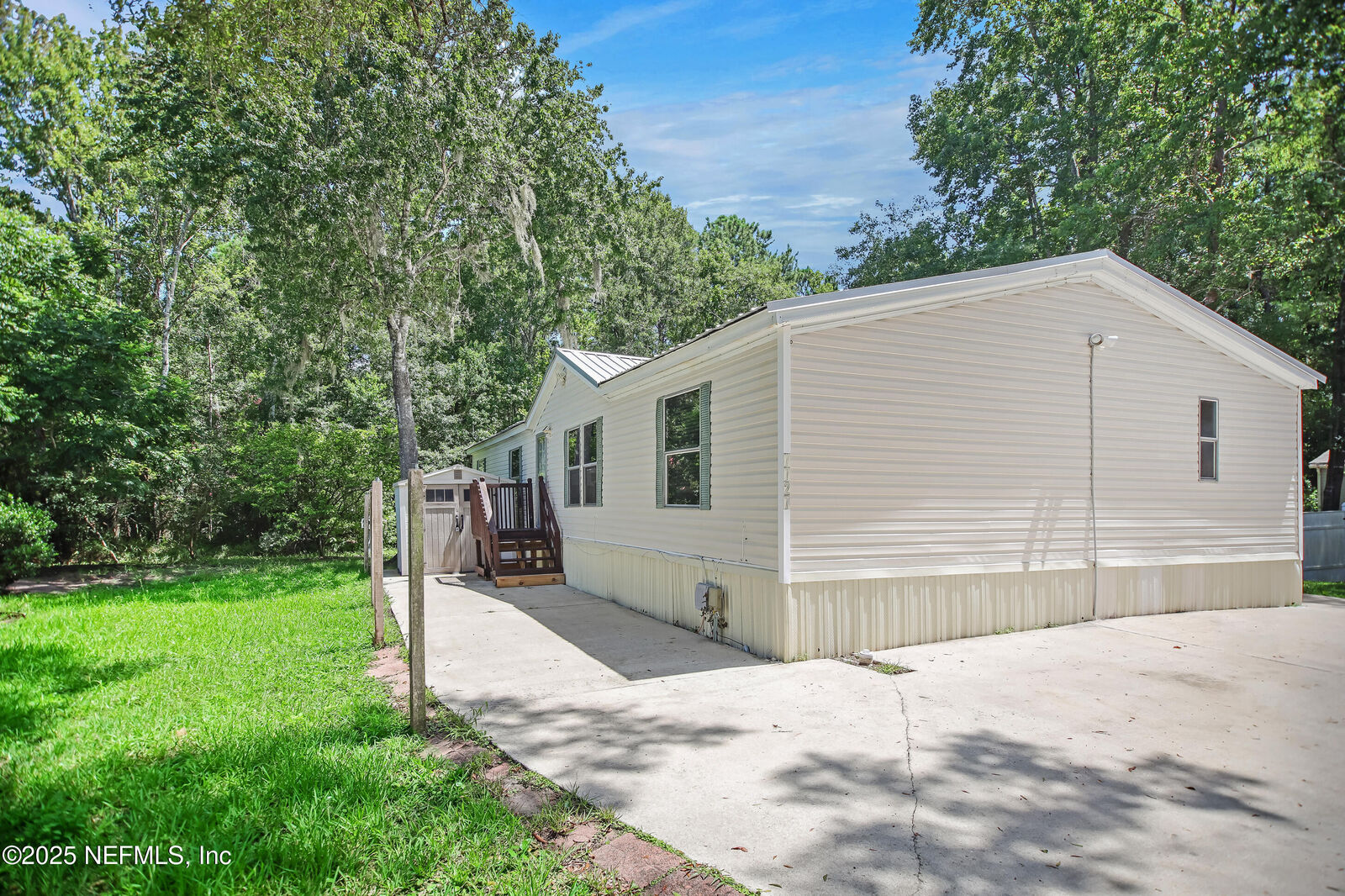 Property Photo:  7727 Erinwood Court E  FL 32256 