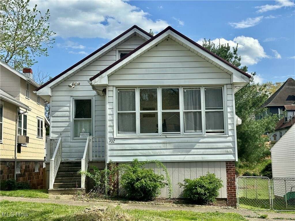 Property Photo: 702 E Montgomery Street OH 45750