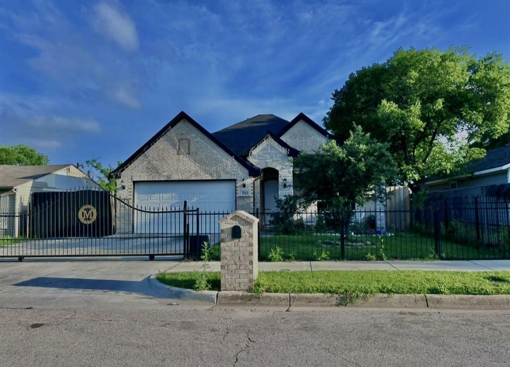 2512 Highcrest Avenue  Fort Worth TX 76111 photo