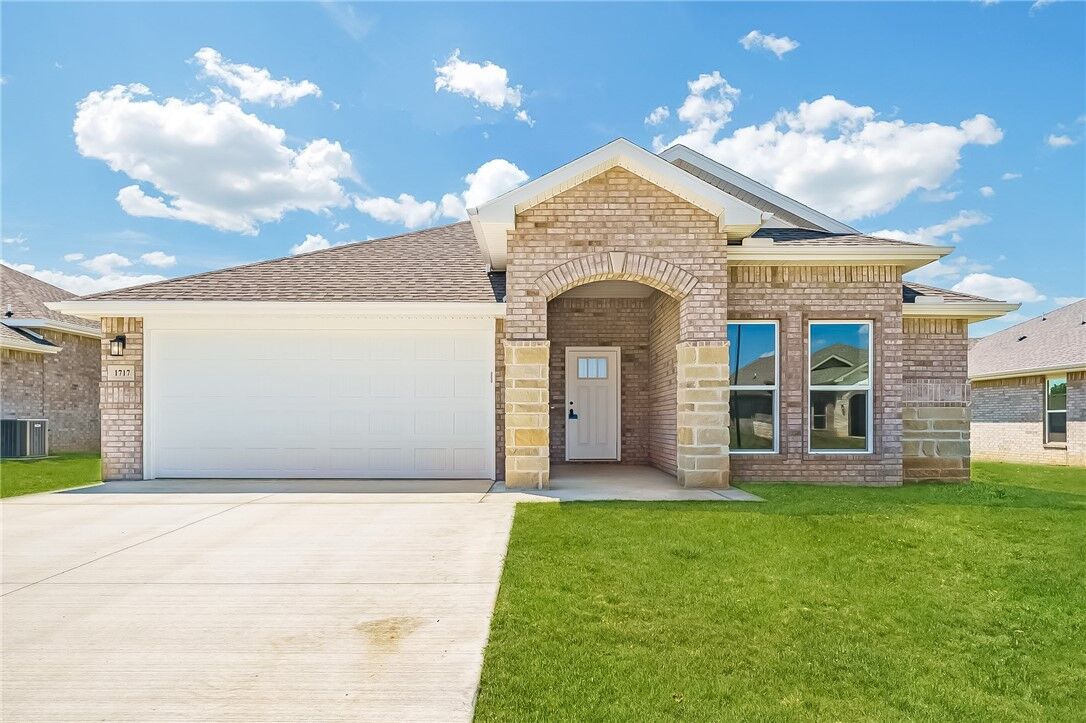 Property Photo:  1717 Ferguson Street  AR 72751 