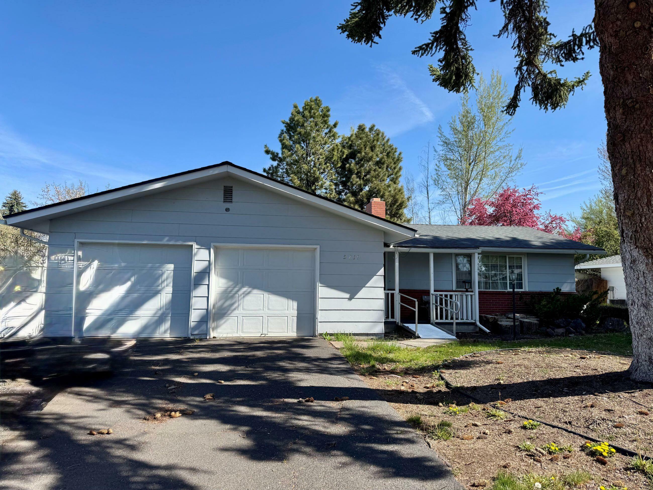 Property Photo: 5819 Southgate Drive OR 97603
