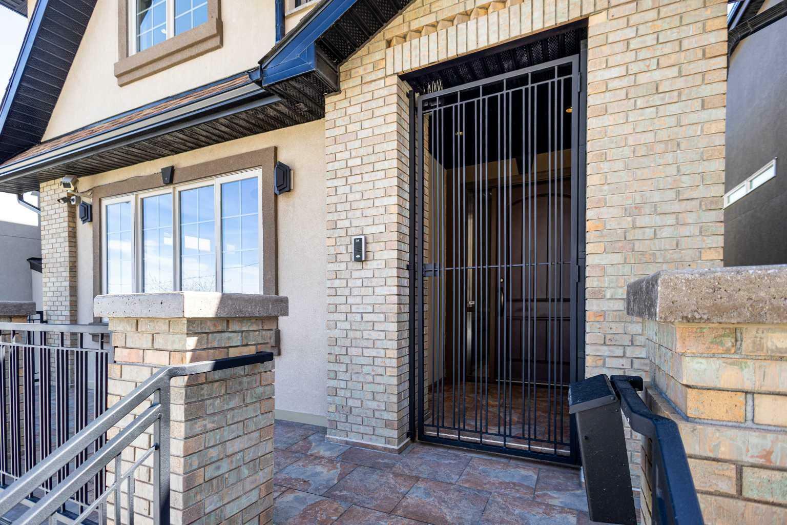 Property Photo:  1108 Bellevue Avenue SE  AB T2G 4L1 