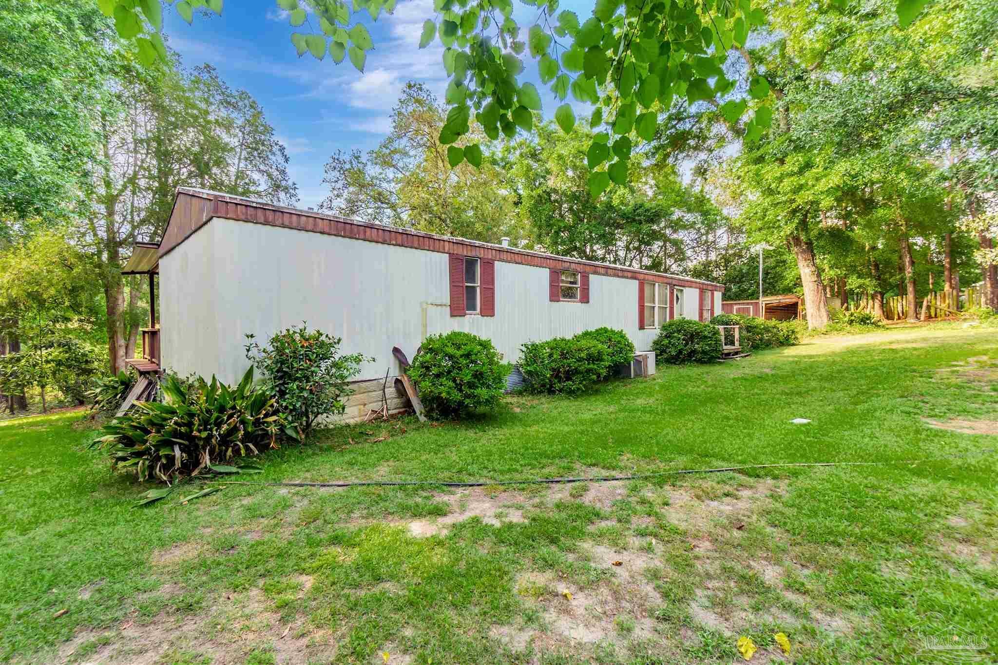 Property Photo: 11210 S Lakeview Dr FL 32583