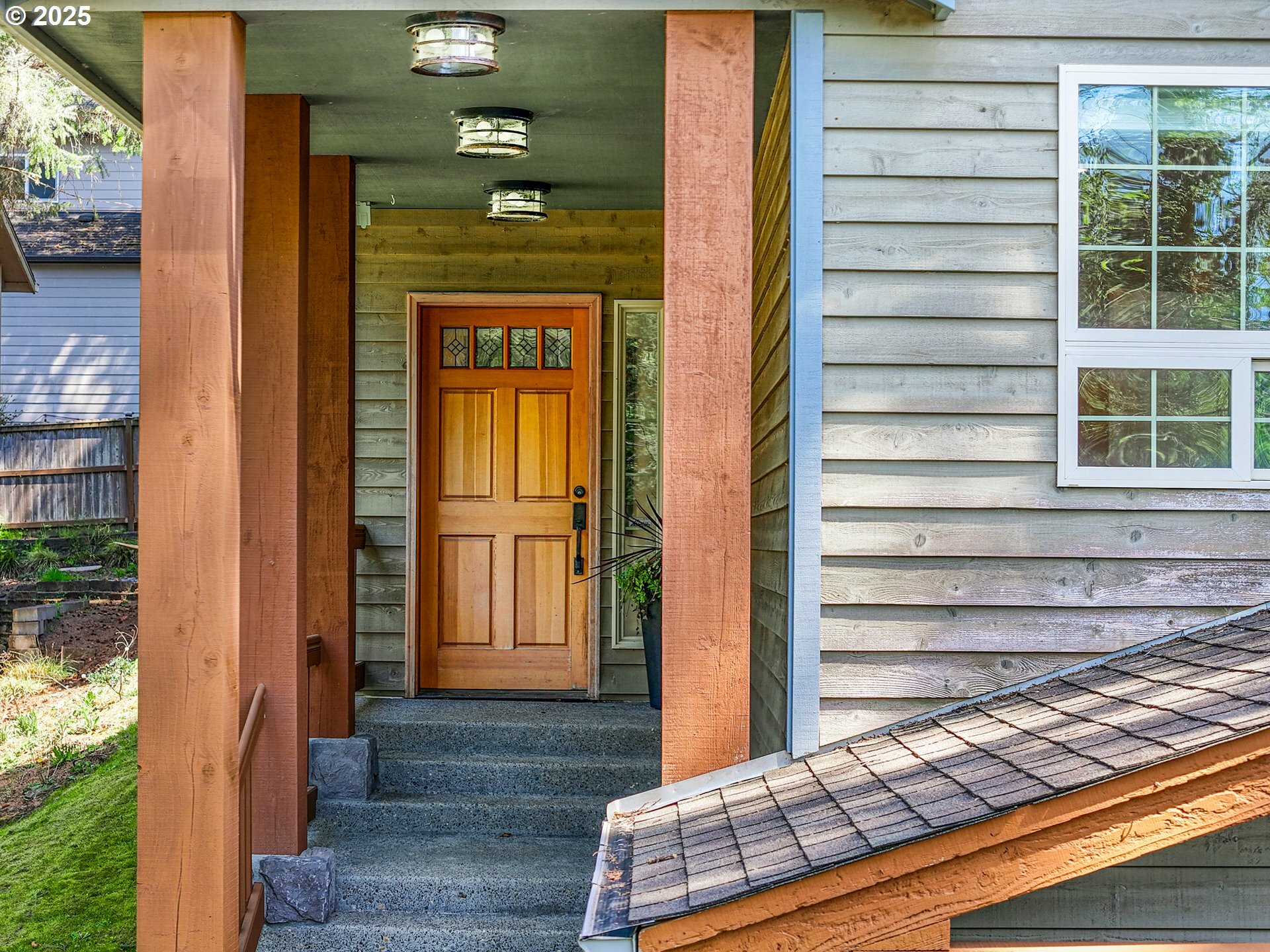 Property Photo: 571 Antler Rd OR 97110