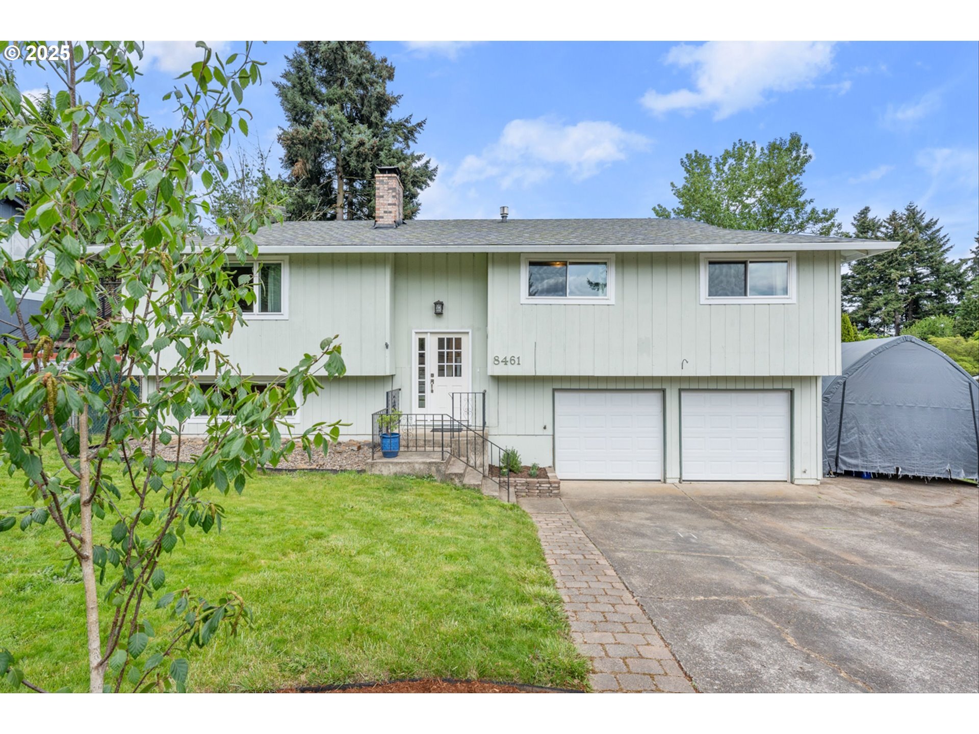 Property Photo: 8461 Cason Ln OR 97027