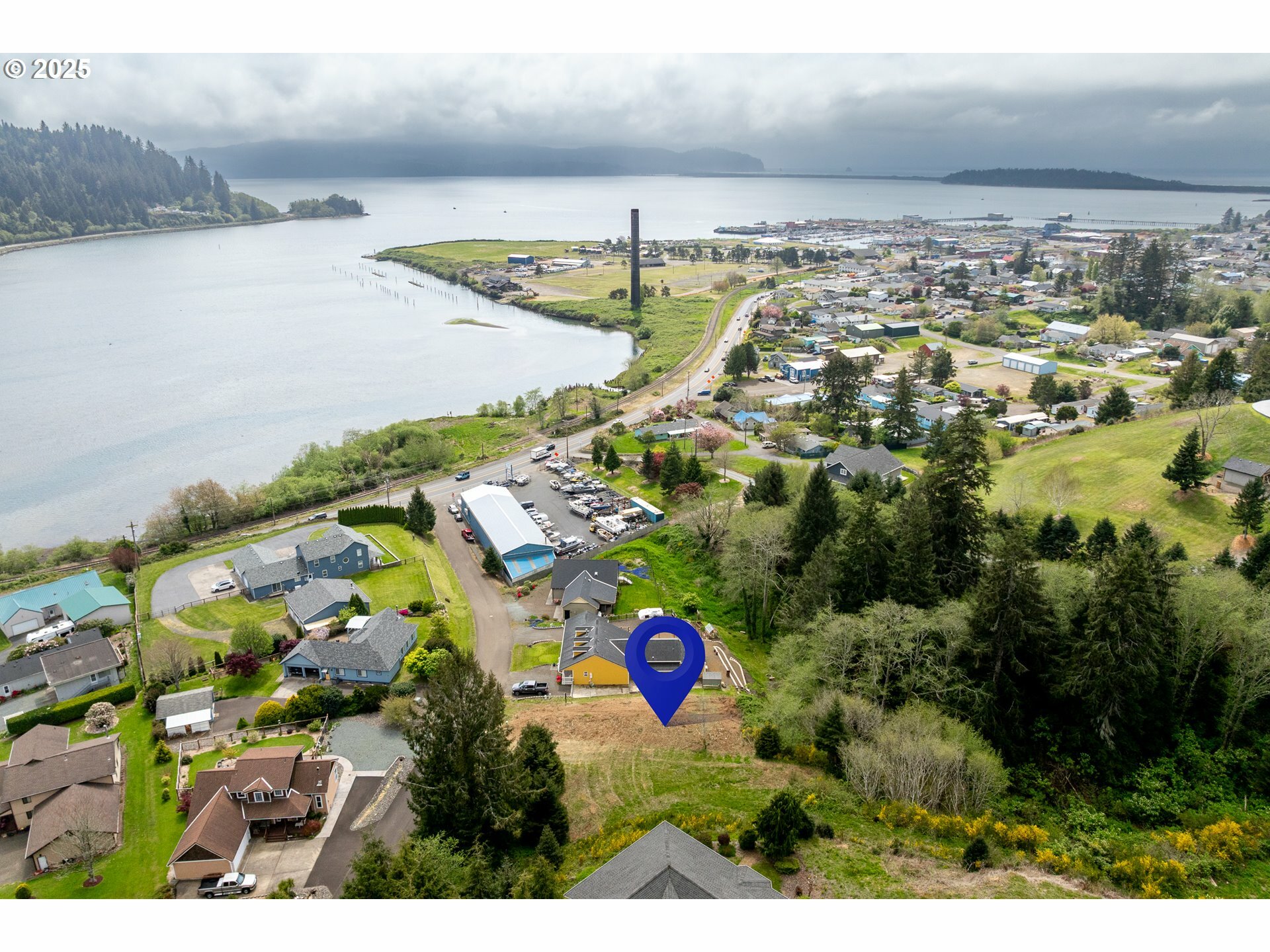 Property Photo: 105 Franklin Dr OR 97118