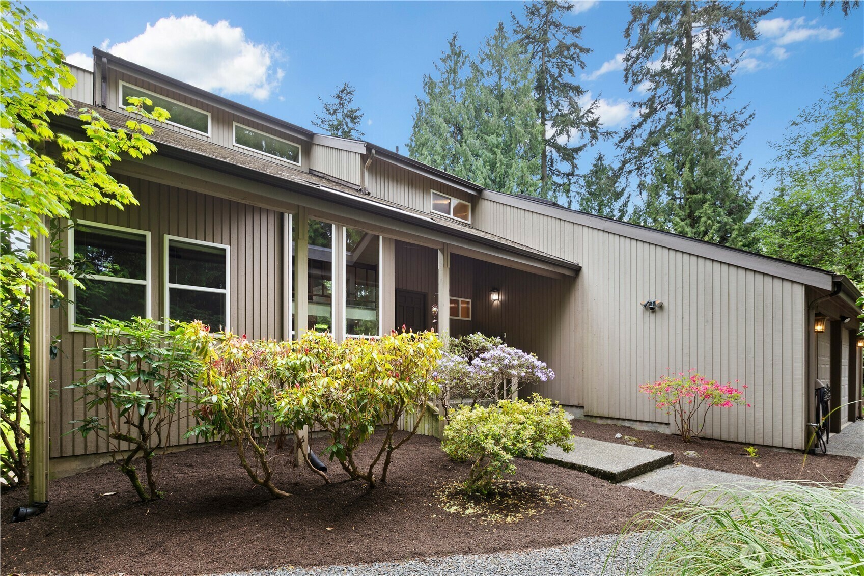 Property Photo: 21521 47th Avenue SE WA 98021
