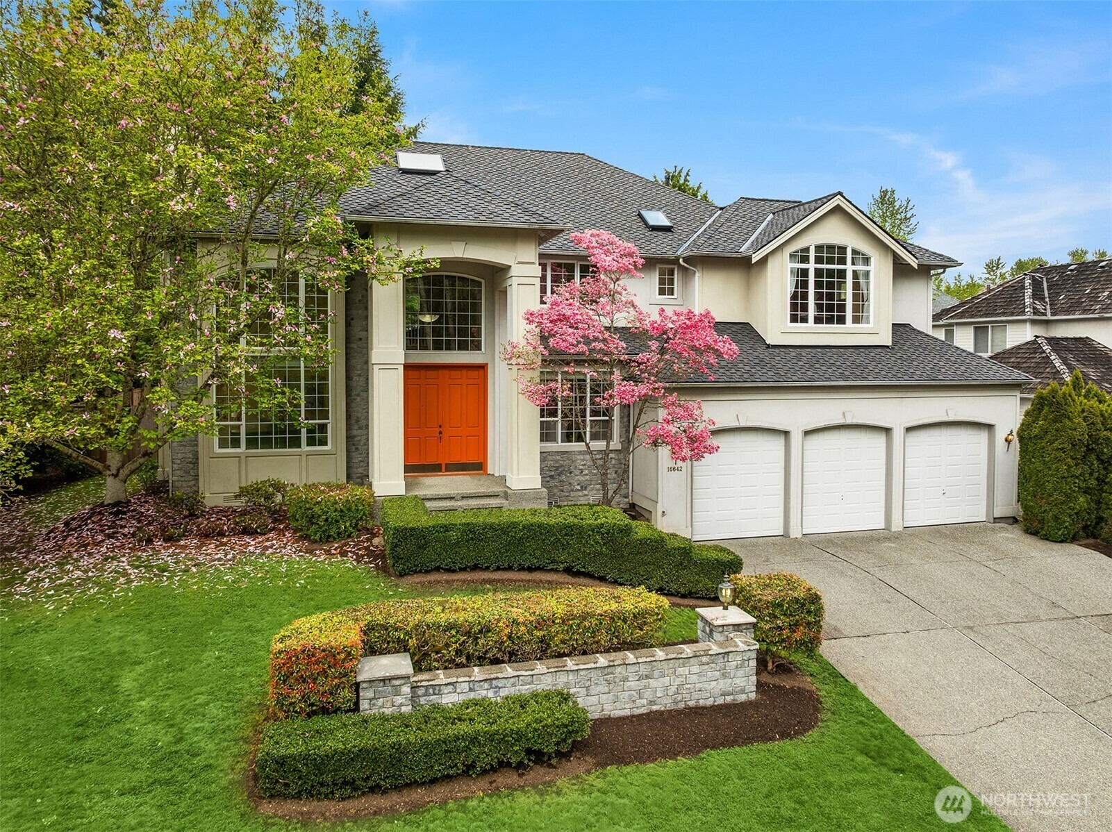 Property Photo: 16642 SE 48th Court WA 98006