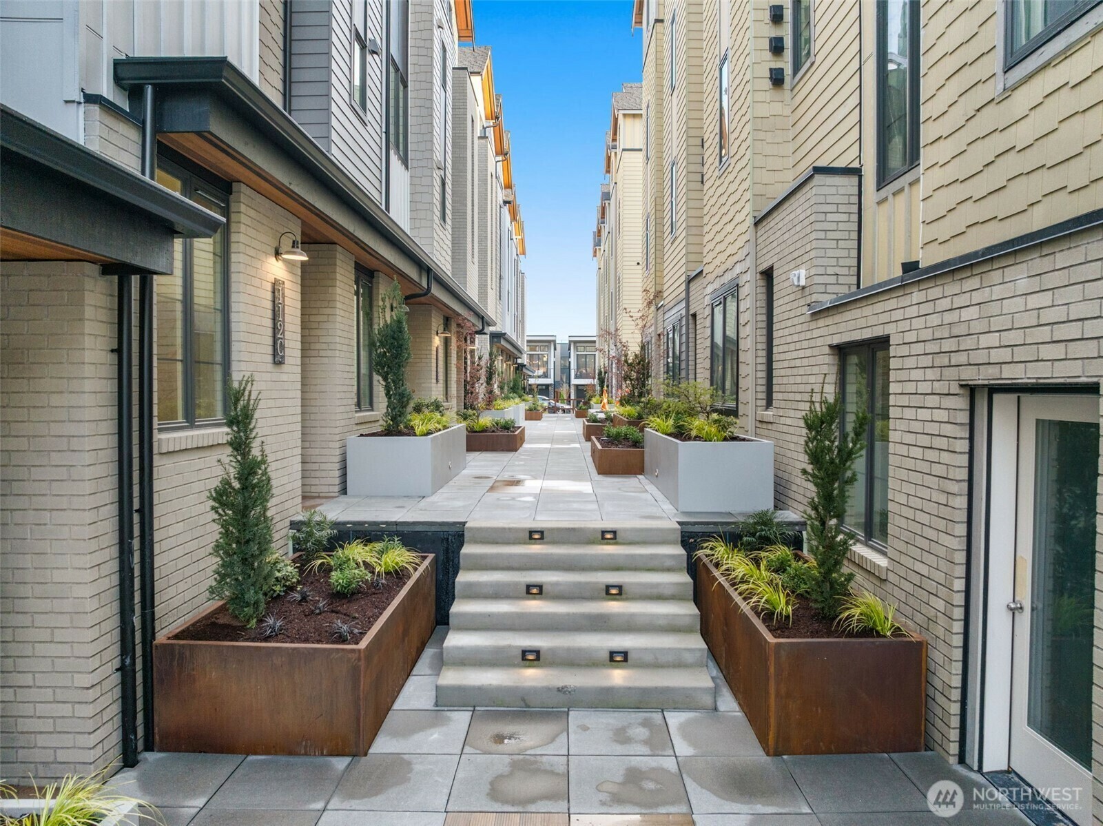 Property Photo: 112 B 2nd Avenue S WA 98033