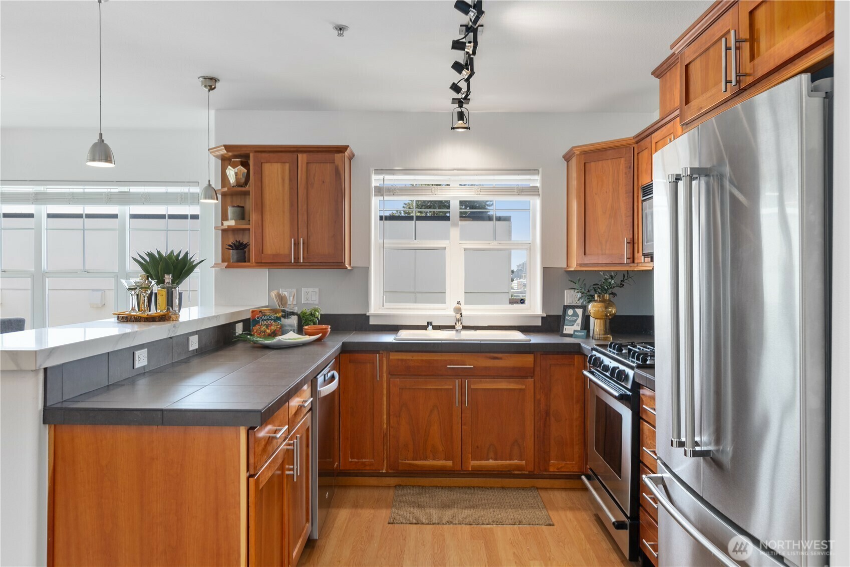 Property Photo: 1415 6th Avenue N 404 WA 98109