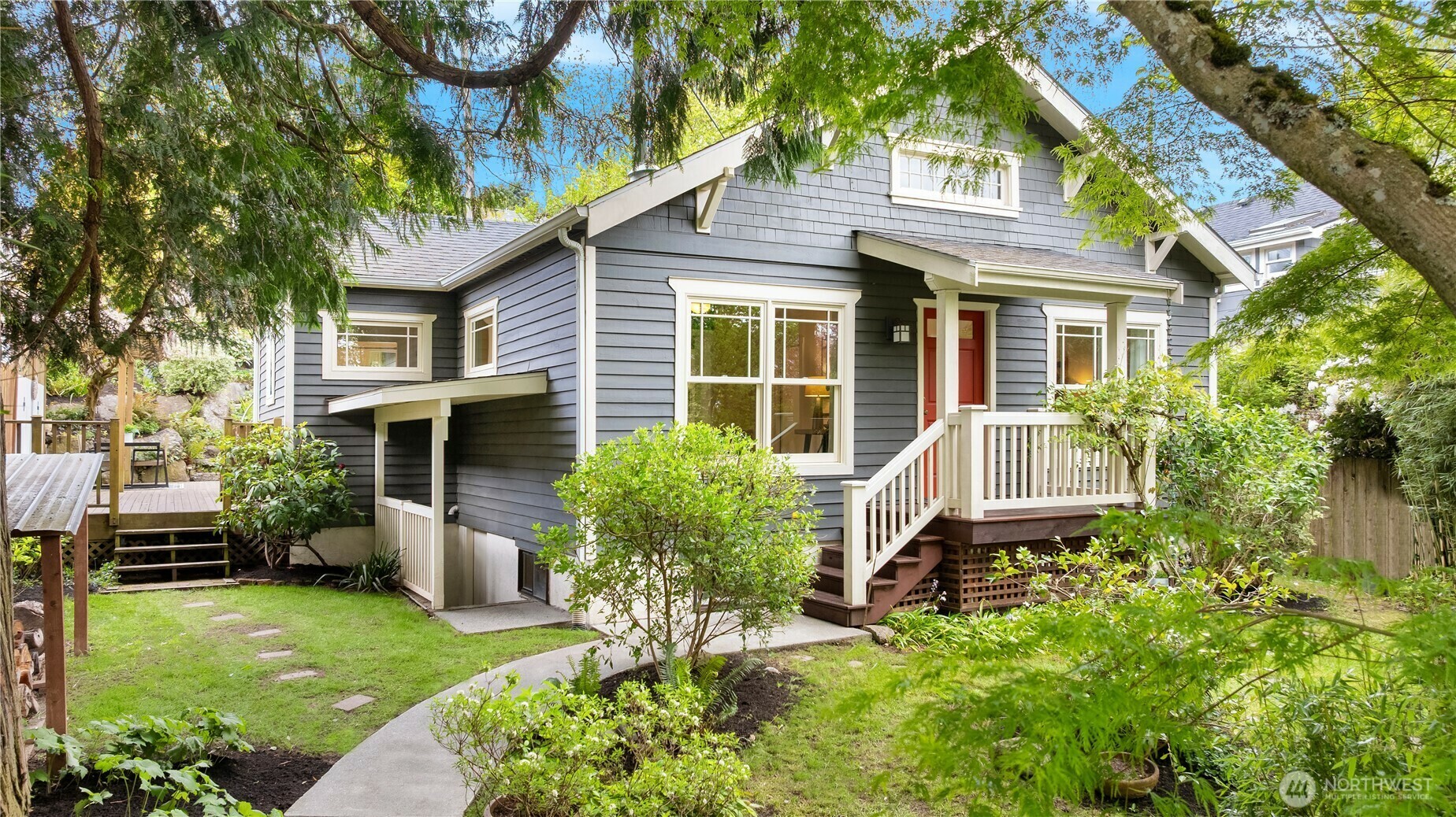 Property Photo: 5637 40th Avenue SW WA 98136
