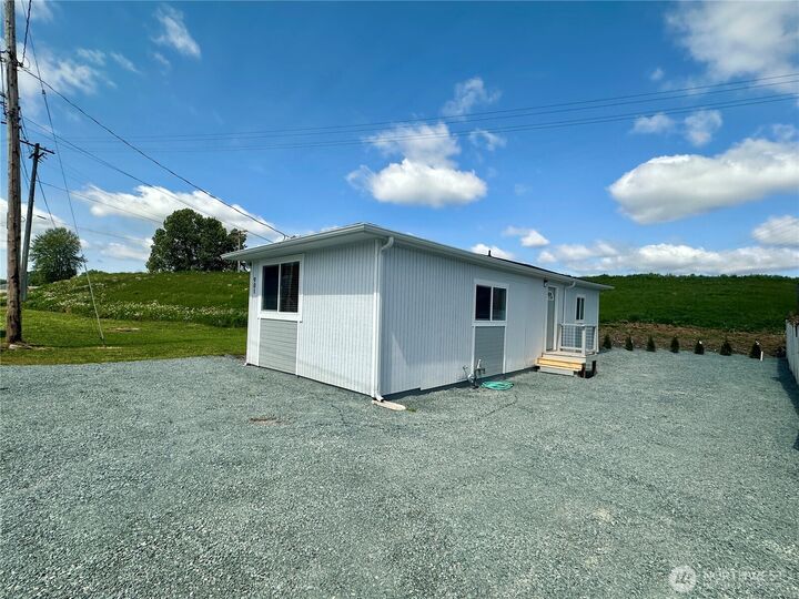 Property Photo:  901 W Hazel Street  WA 98273 