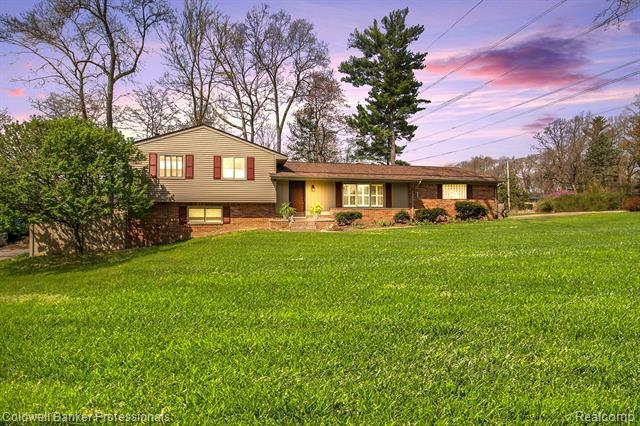 Property Photo: 5775 Kingfisher Lane MI 48346