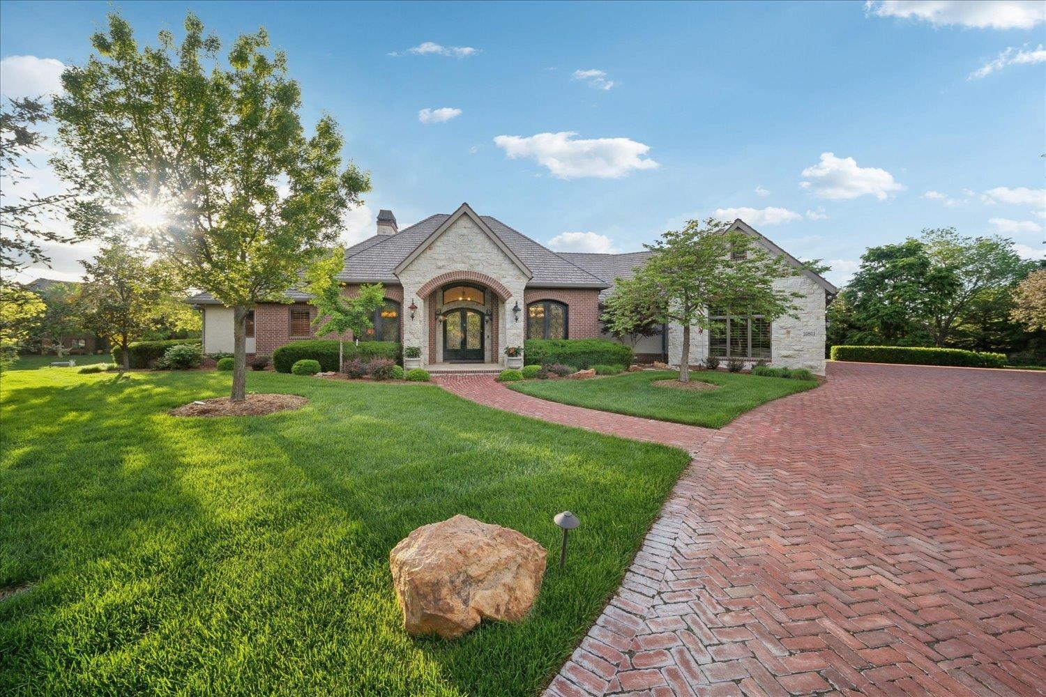 Property Photo: 10801 E Glengate Cir KS 67206