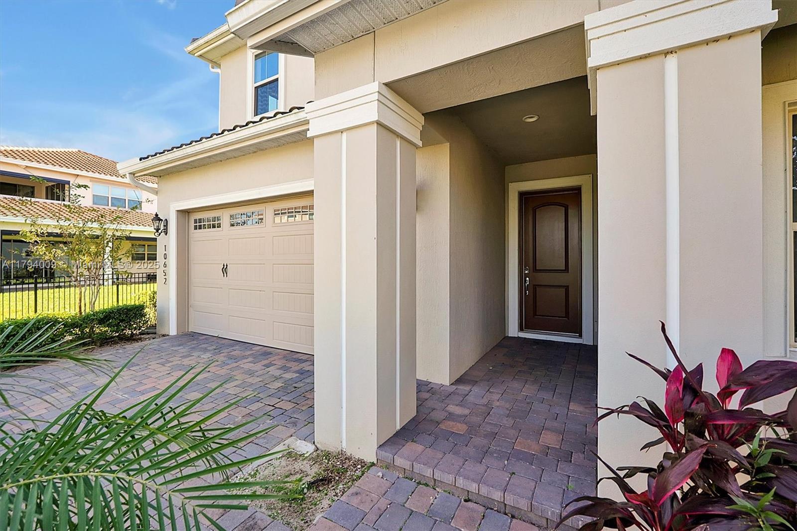 Property Photo: 10652 Woodrow Dr FL 32832