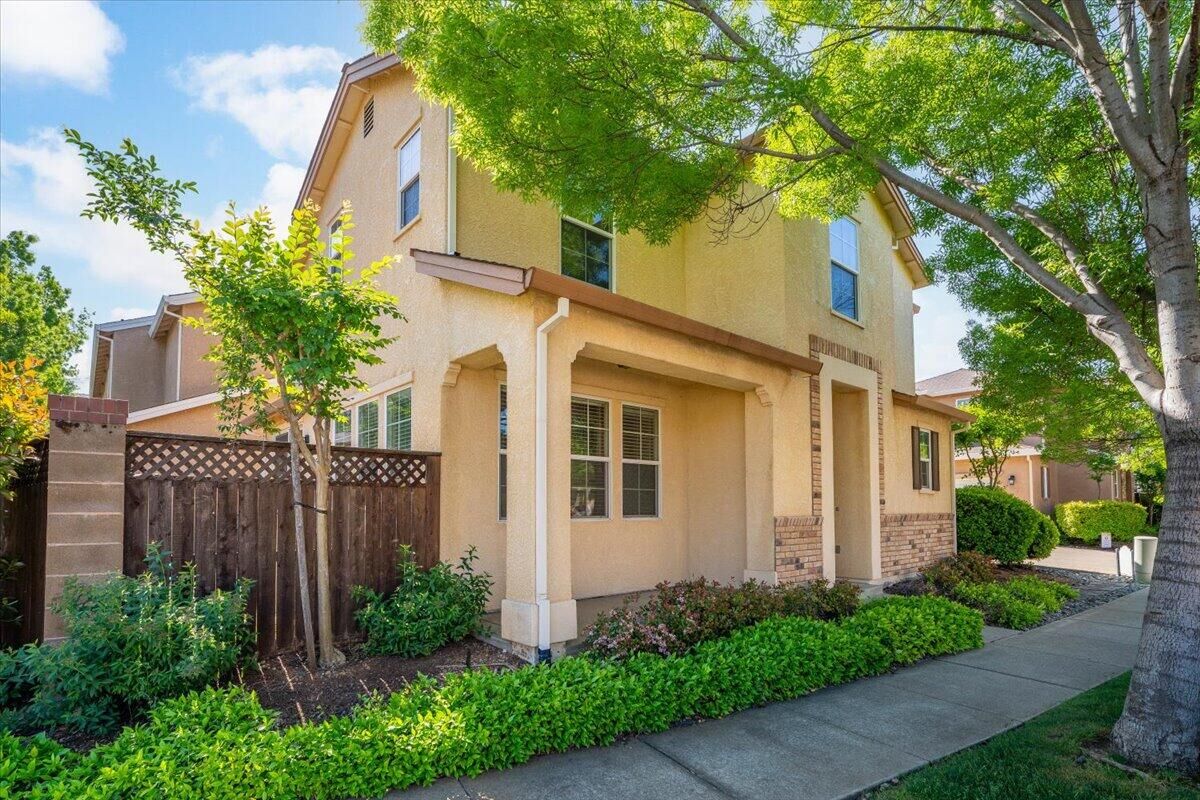 Property Photo: 2103 Tuscany Way CA 96003