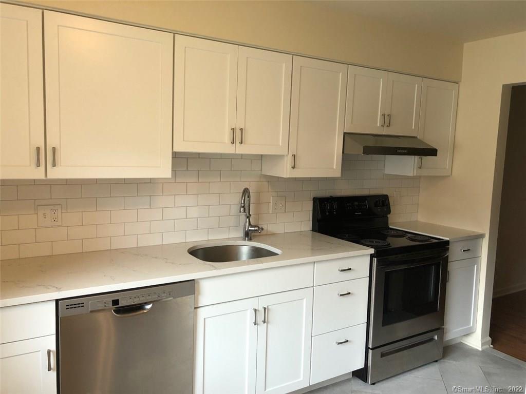 Property Photo:  32 Bouton Street East 9  CT 06907 