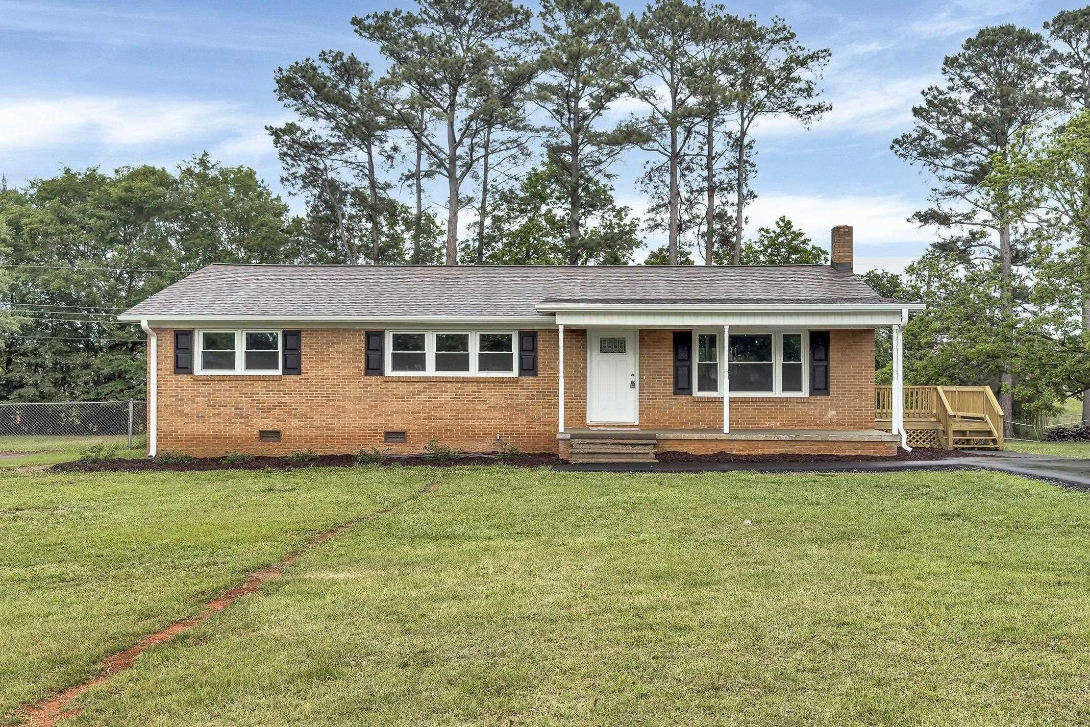 Property Photo: 206 Fairdale Drive SC 29316