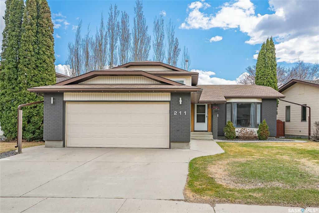 Property Photo: 211 Brightsand Way SK S7J 4Y2
