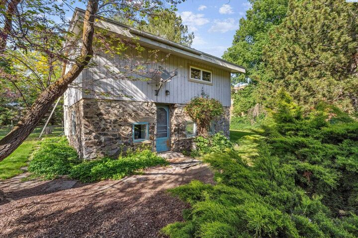 45204 N Demoss Rd  Benton City WA 99320 photo