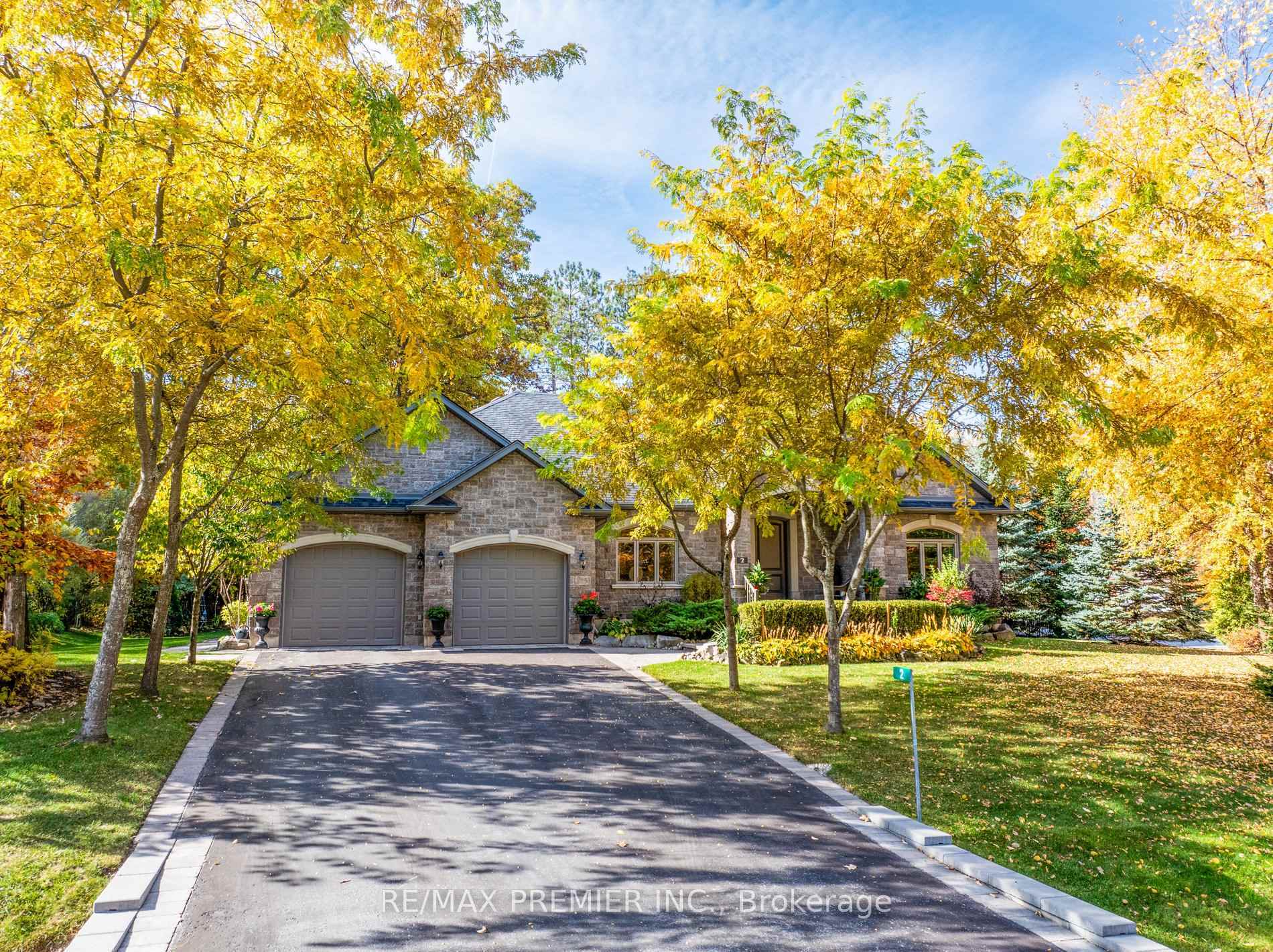2 Hilltop Court  Springwater ON L0L 1Y3 photo