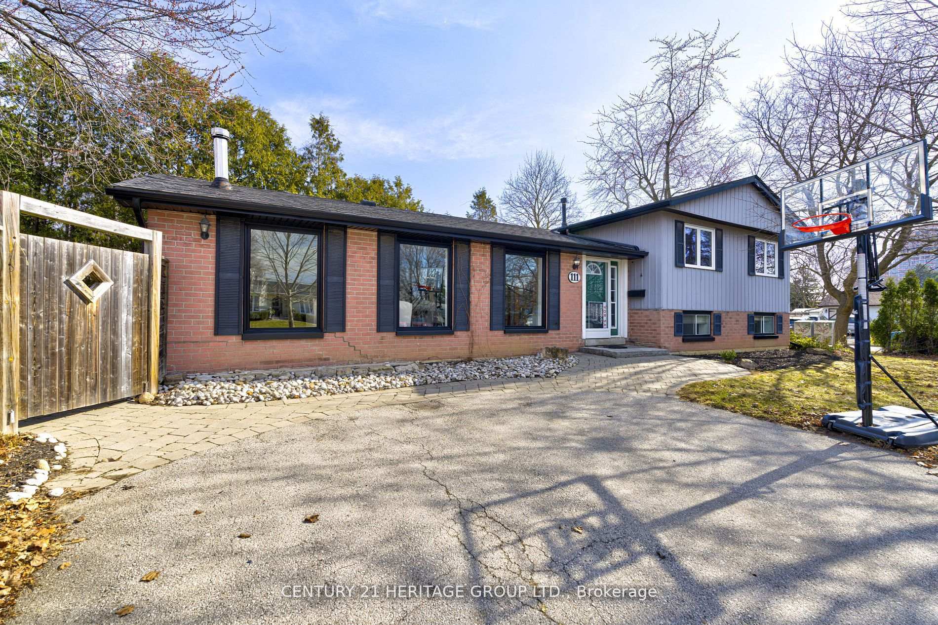 111 Lorne Scots Drive  Milton ON L9T 2Z5 photo