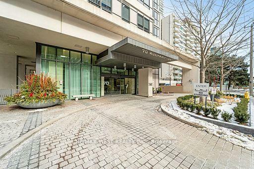 Property Photo: 70 Roehampton Avenue 1122 ON M4P 1R2
