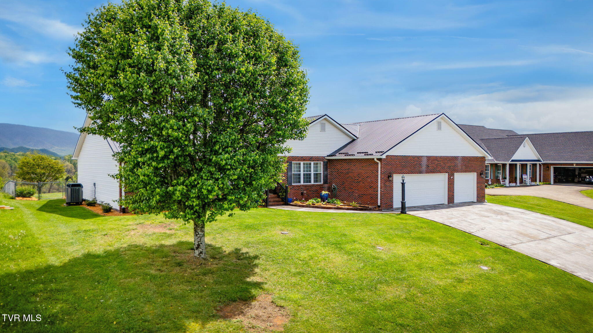 Property Photo: 221 Country Meadows Circle TN 37620