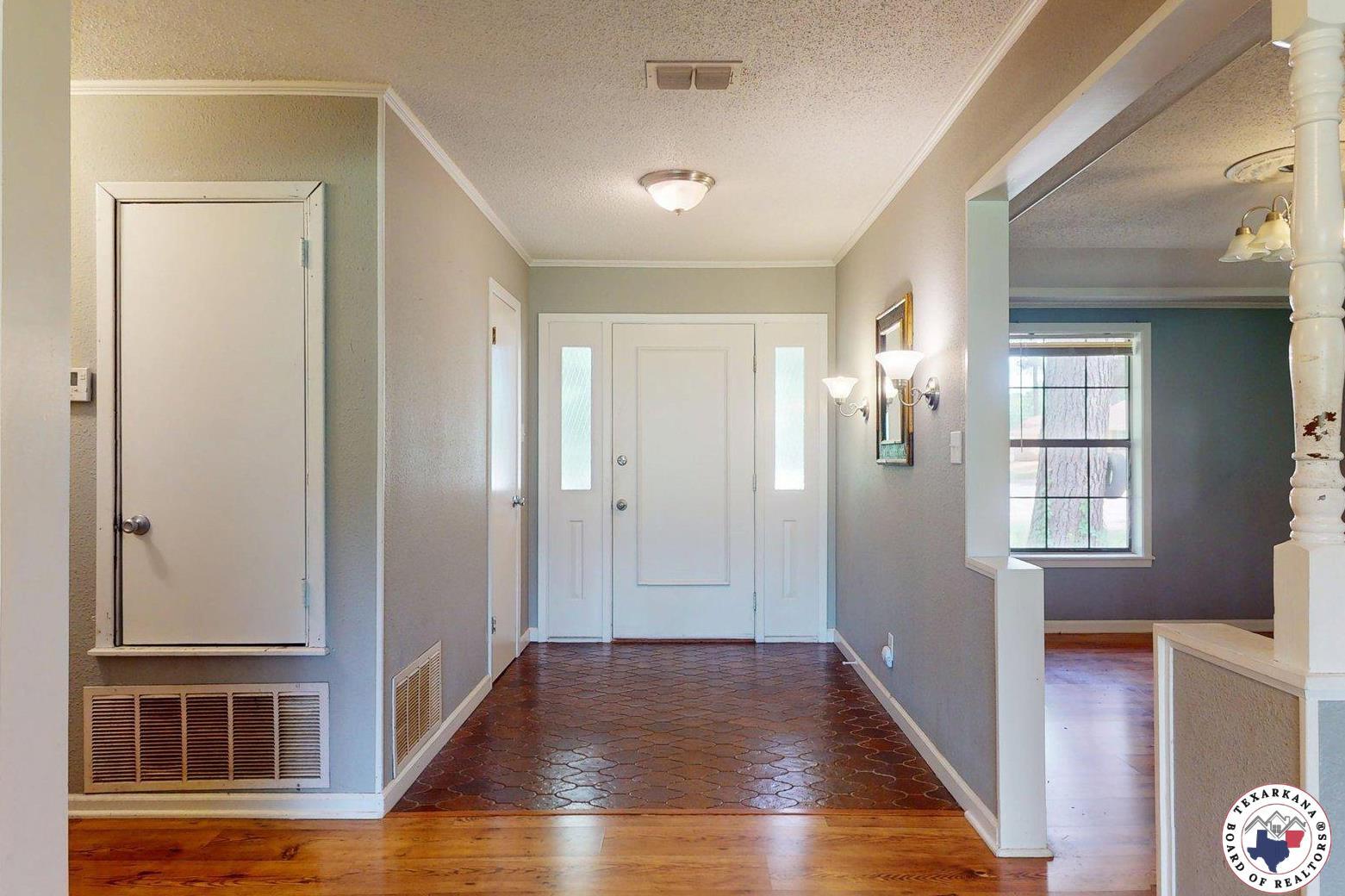 Property Photo: 203 Chickasaw Cir TX 75551